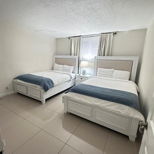 Hollywood apartment by the sea - image 20