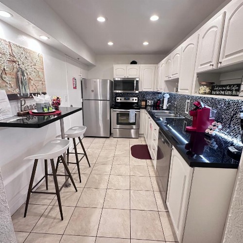 Hollywood apartment by the sea - image 21