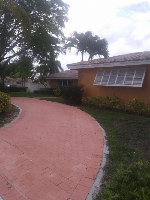 Tata's Hollywood Vacation Home - image 6