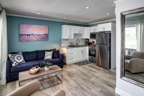 May-Dee Suites in Florida - image 11