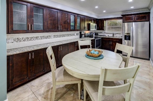 May-Dee Suites in Florida - image 14