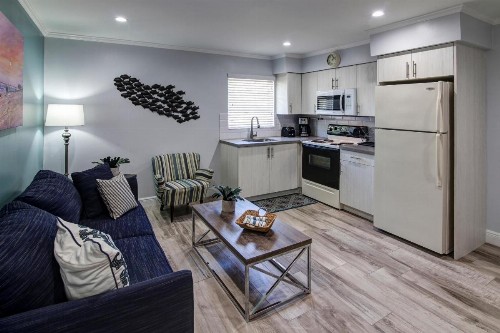May-Dee Suites in Florida - image 15