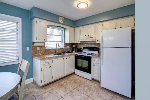 May-Dee Suites in Florida - image 19