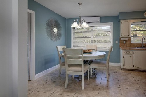 May-Dee Suites in Florida - image 24