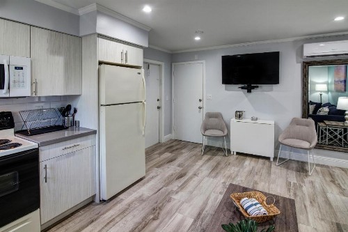 May-Dee Suites in Florida - image 26