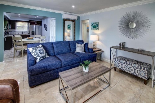May-Dee Suites in Florida - image 35