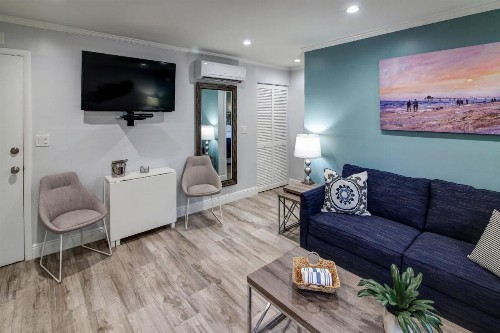 May-Dee Suites in Florida - image 36