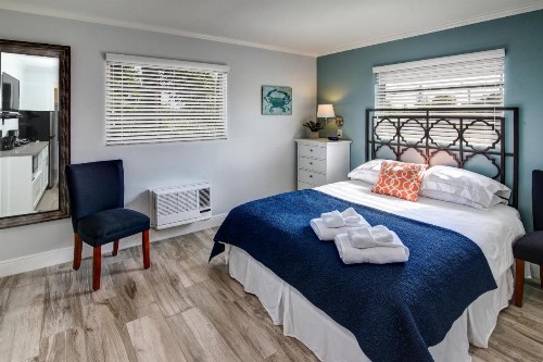 May-Dee Suites in Florida - image 7