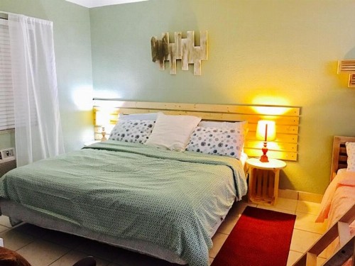 Hollywood Light Haven Lodge - image 7