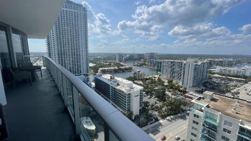 Hyde Beach Resort Rentals - image 30