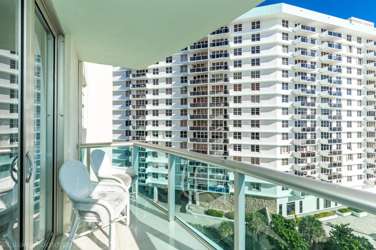 Beachfront 2 bedroom at Tides Hollywood 8th floor - image 5
