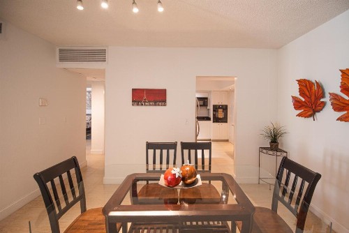2 bedrooms apartment on the beach - image 11