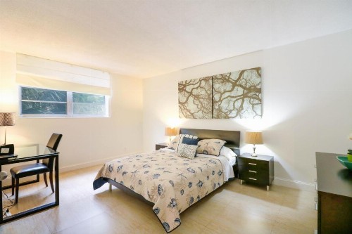 2 bedrooms apartment on the beach - image 9