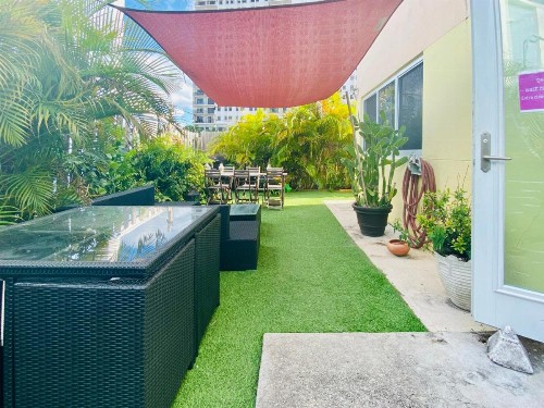 Hollywood Beachfront House - image 18
