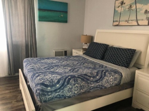 Hollywood Beachfront House - image 19