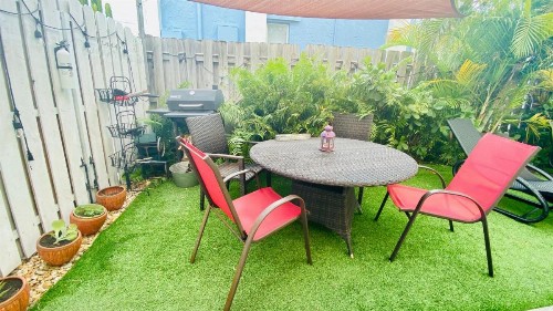 Hollywood Beachfront House - image 27
