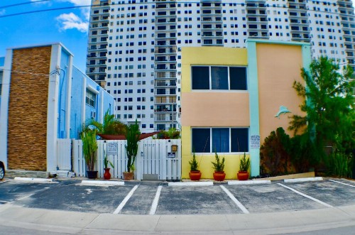Hollywood Beachfront House - image 45