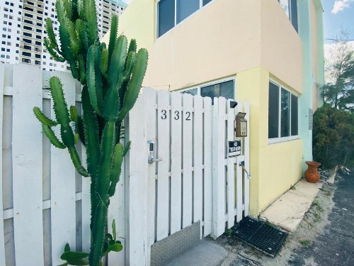 Hollywood Beachfront House - image 7