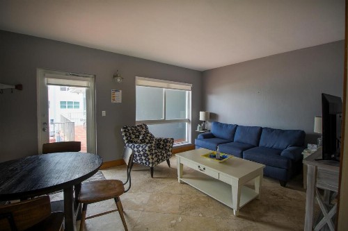 Shore View Hotel - image 4