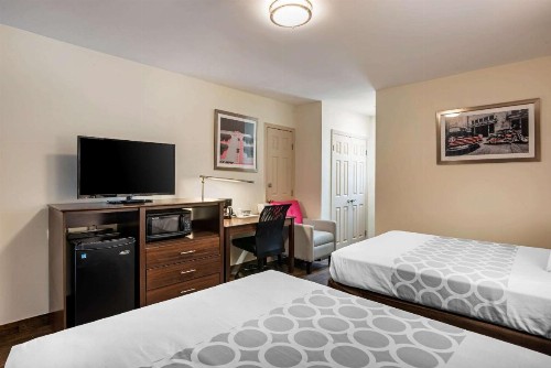 Rodeway Inn near Hollywood Beach - image 2