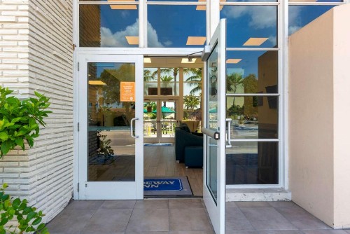 Rodeway Inn near Hollywood Beach - image 6