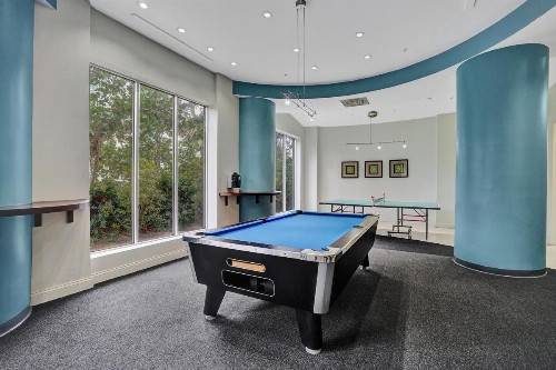 Tides Beachfront Apartments - image 11