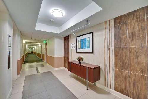 Tides Beachfront Apartments - image 14