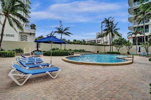 Tides Beachfront Apartments - image 24