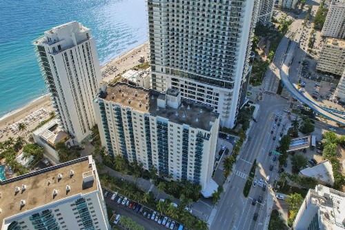 Tides Beachfront Apartments - image 25
