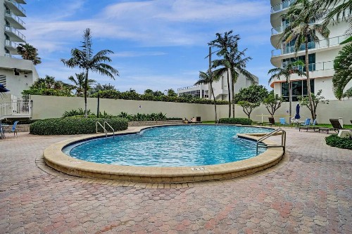 Tides Beachfront Apartments - image 26