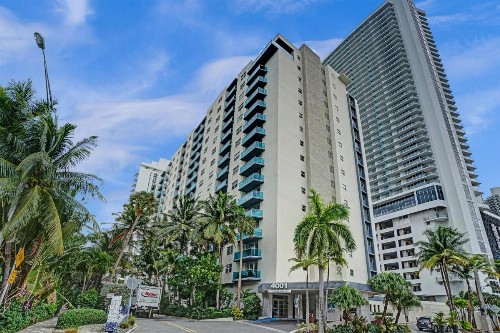 Tides Beachfront Apartments - image 27