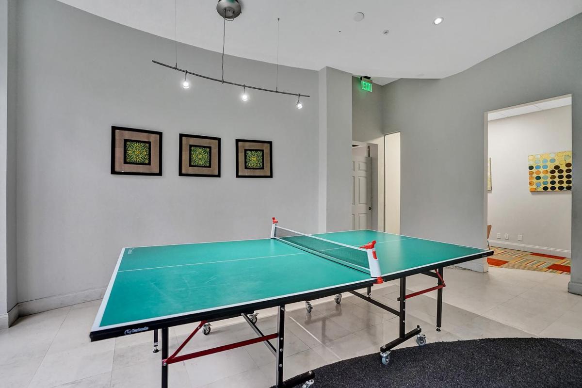 Tides Beachfront Apartments - image 5