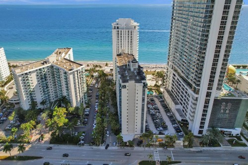 Tides Beachfront Apartments - image 7