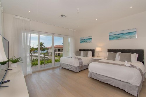 Modern Luxurious Beach Retreat-5 Br with/pool - image 6