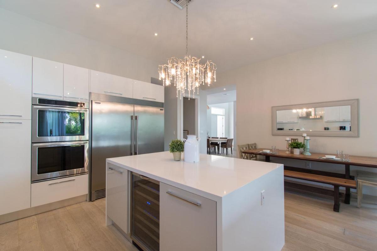 Modern Luxurious Beach Retreat-5 Br with/pool - image 7