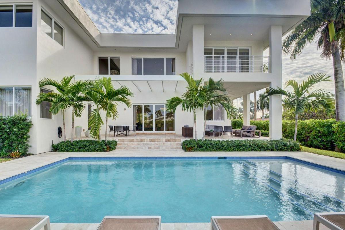 Modern Luxurious Beach Retreat-5 Br with/pool - image 3