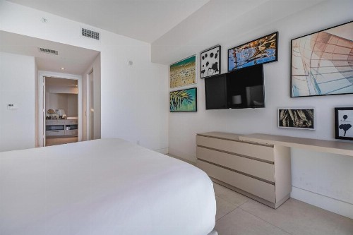 Ocean front 2 bedroom Hollywood Beach Resort 29th floor - image 2