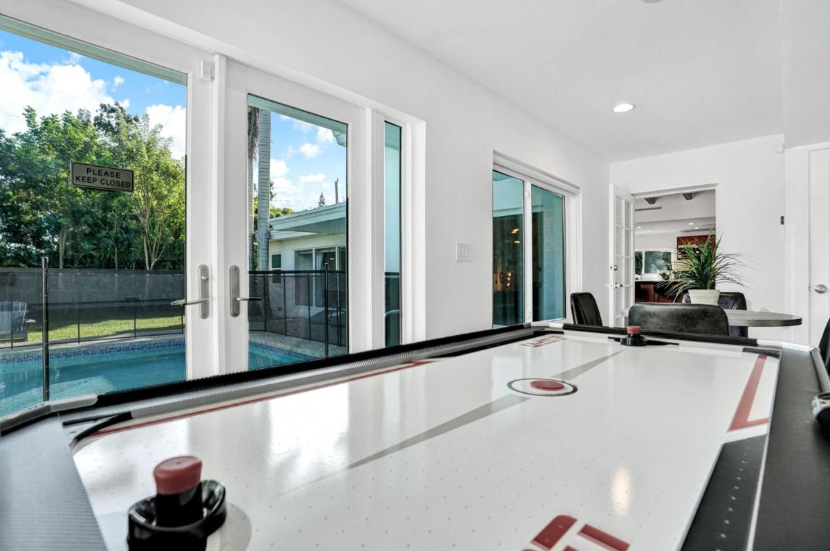 Gorgeous 5BR w/Heated Pool Close to Beach - image 5
