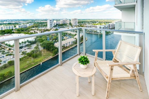 New2019 SW CornerSuite with WaterViews 9th Floor - image 1