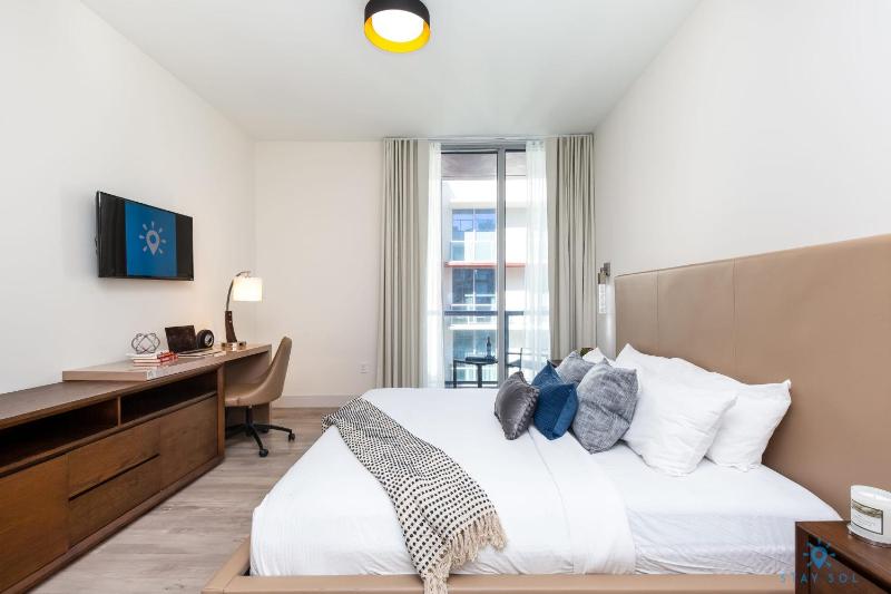 Special Offer Beachfront Condo ROOFTOP POOL - image 4