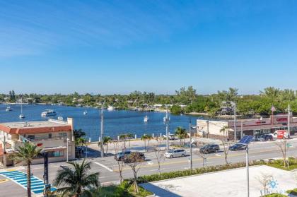 LUXURY Oasis Beachfront-ROOFTOP infinity POOL - image 6