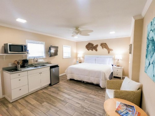 Haley's at Anna Maria Island Inn - image 43