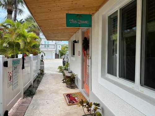 An Island Getaway at Palm Tree Villas - image 1