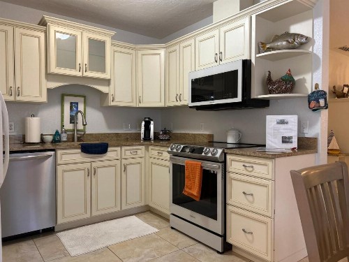 An Island Getaway at Palm Tree Villas - image 12
