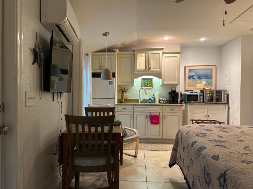 An Island Getaway at Palm Tree Villas - image 4
