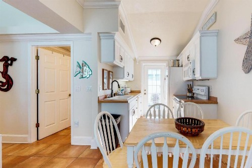 Starfish Beach Cottage #3 - image 11