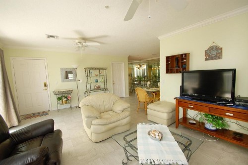 Sunshine Beach Rentals - image 12