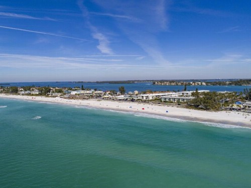 Sunshine Beach Rentals - image 9