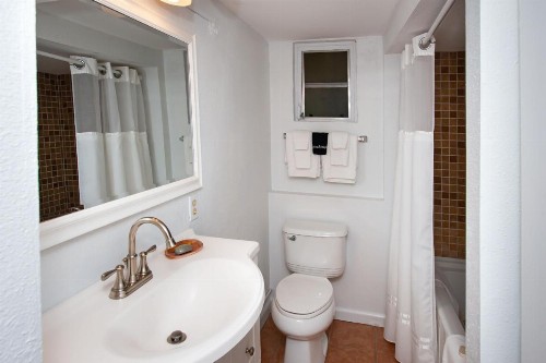 Cedar Cove Resort & Cottages - image 16