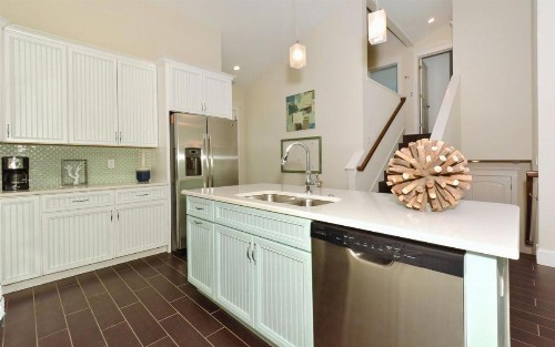 Weekly Summer booking available 4 Bedroom 3 Bathroom bikes beach gear pool and spa - image 21